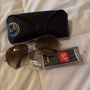 Ray-Ban Classic Gold Aviator Sunglasses with Black Case